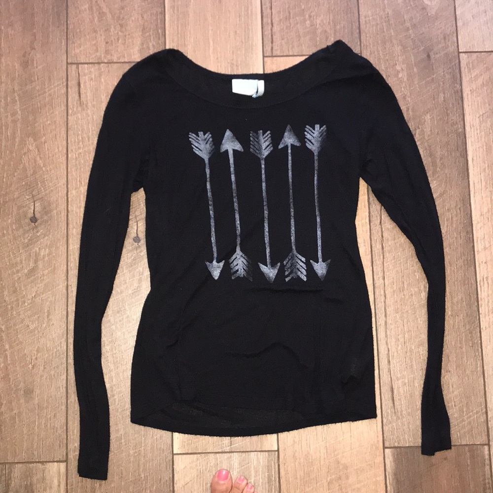 Long sleeve arrow shirt